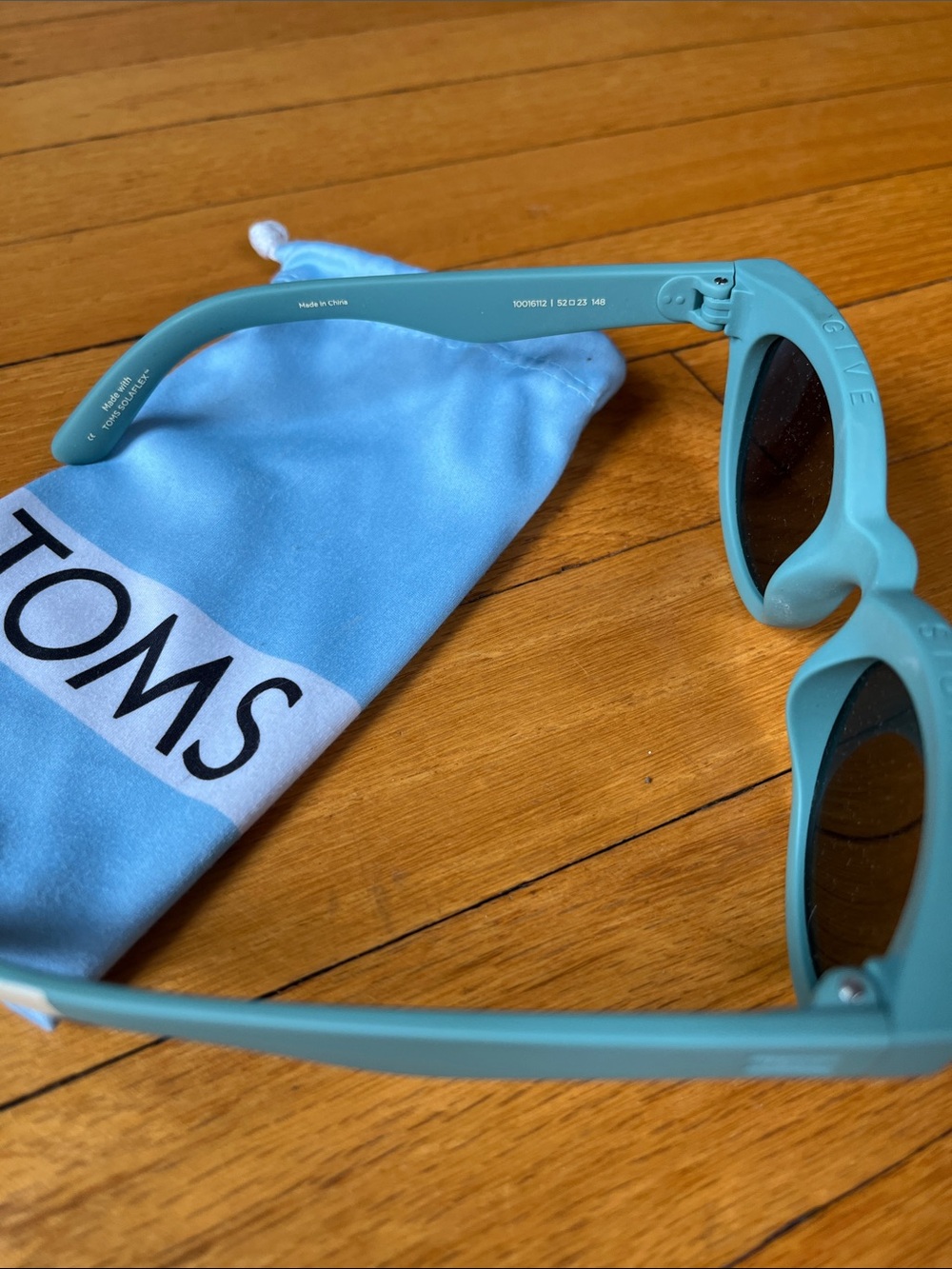 Toms Turquoise Blue Round Sunglasses with Matching Soft Pouch - Picture 2 of 2